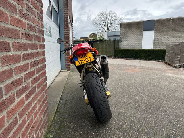 ducati - m-900-monster