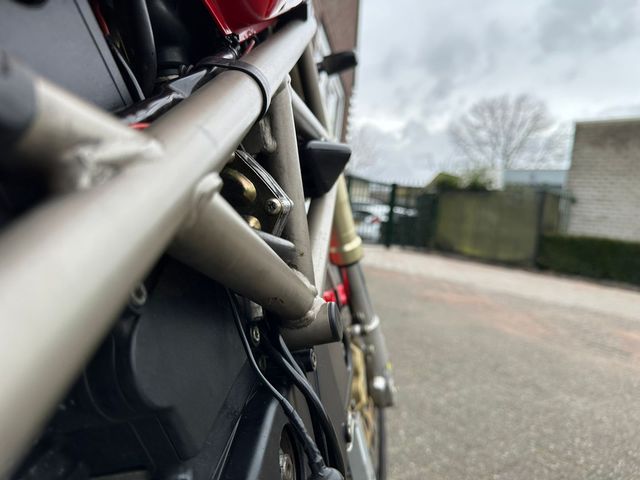 ducati - m-900-monster