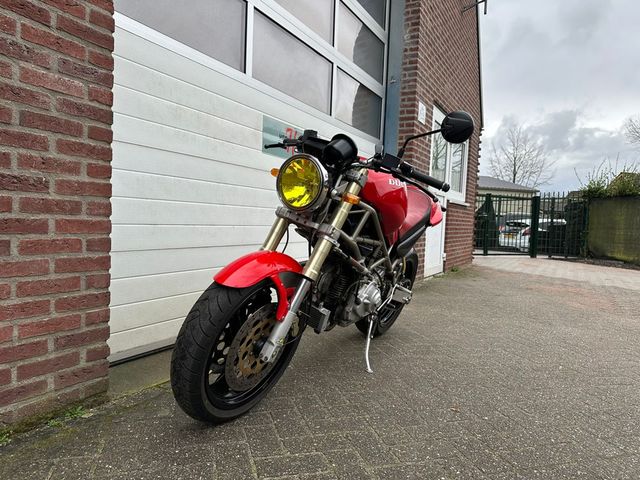 ducati - m-900-monster