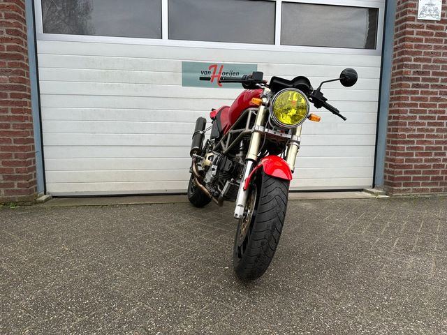 ducati - m-900-monster