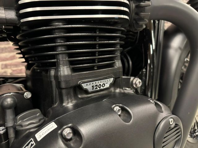 triumph - bonneville-t-120-black