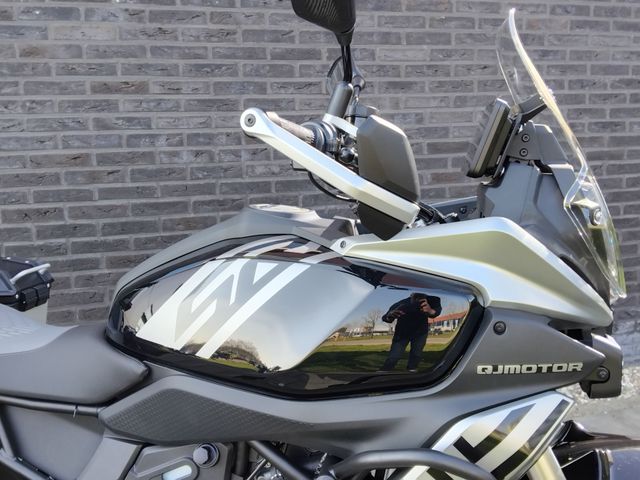 QJMOTOR - srt-600-sx-touring