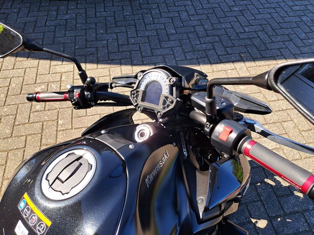 kawasaki - z900