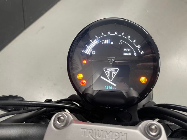 triumph - trident-660