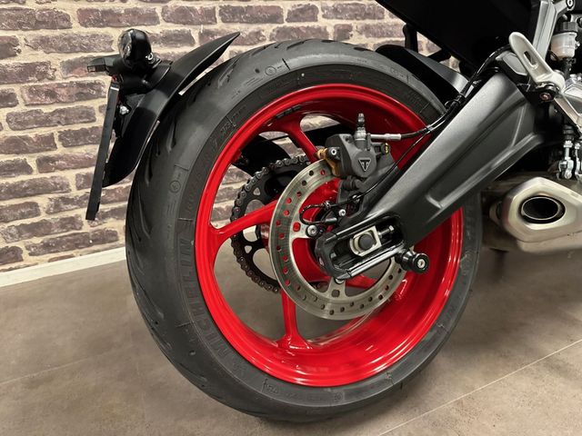 triumph - trident-660-triple-tribute-edition