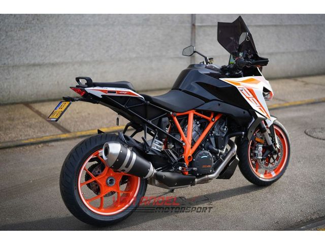 ktm - 1290-super-duke-gt