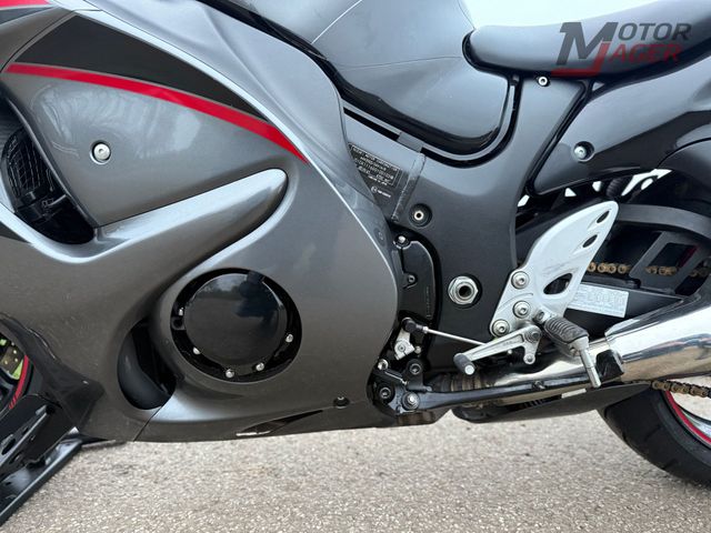 suzuki - gsx-r-1300-hayabusa