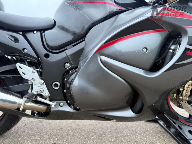 suzuki - gsx-r-1300-hayabusa