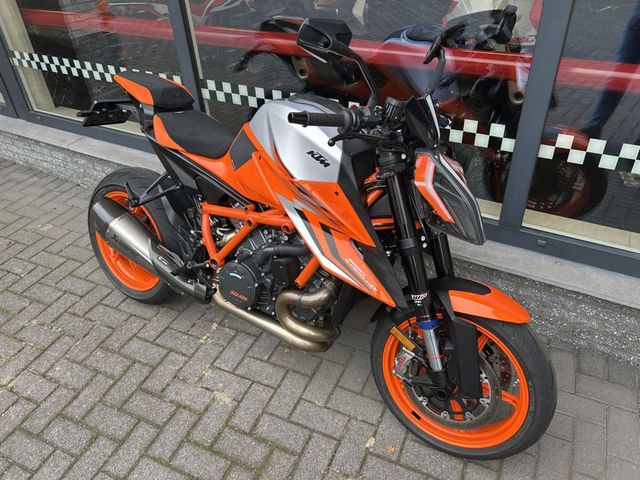 ktm - 1290-super-duke-r-evo