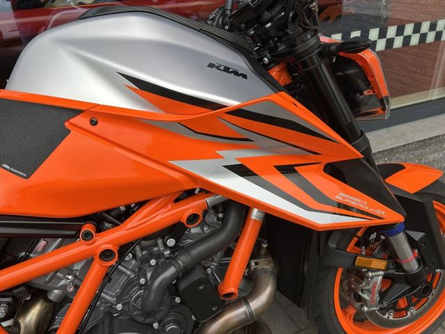 ktm - 1290-super-duke-r-evo
