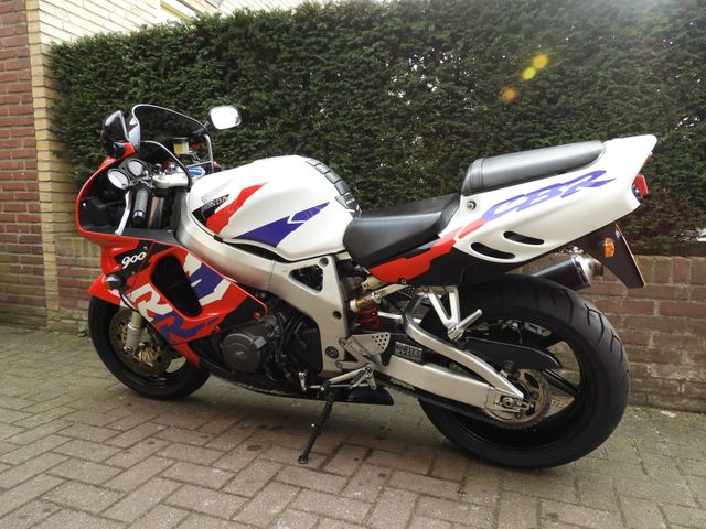 honda - cbr-900-rr-fireblade