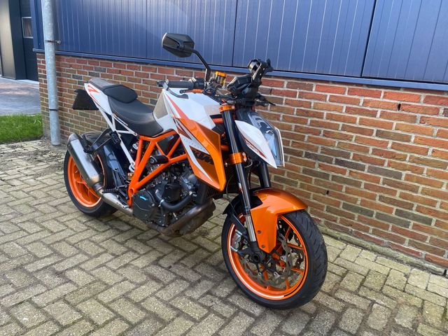 ktm - 1290-super-duke-r-se