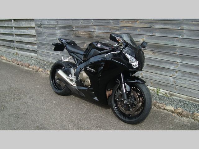 honda - cbr-1000-rr-fireblade