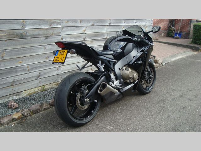 honda - cbr-1000-rr-fireblade