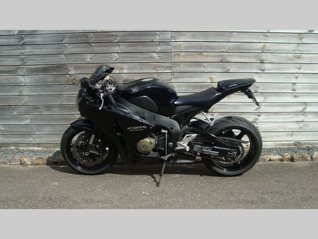 honda - cbr-1000-rr-fireblade