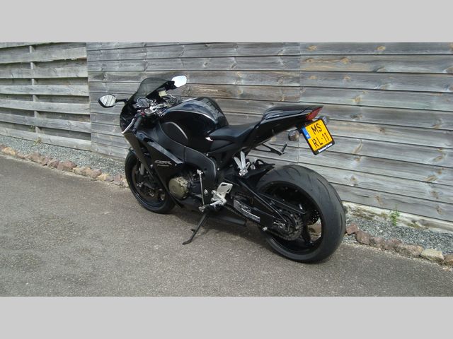 honda - cbr-1000-rr-fireblade