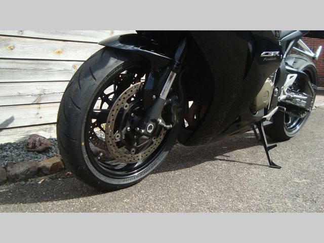 honda - cbr-1000-rr-fireblade