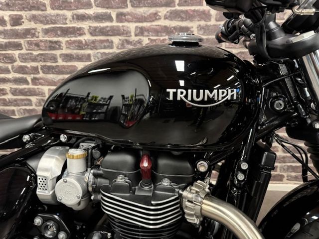 triumph - bonneville-bobber