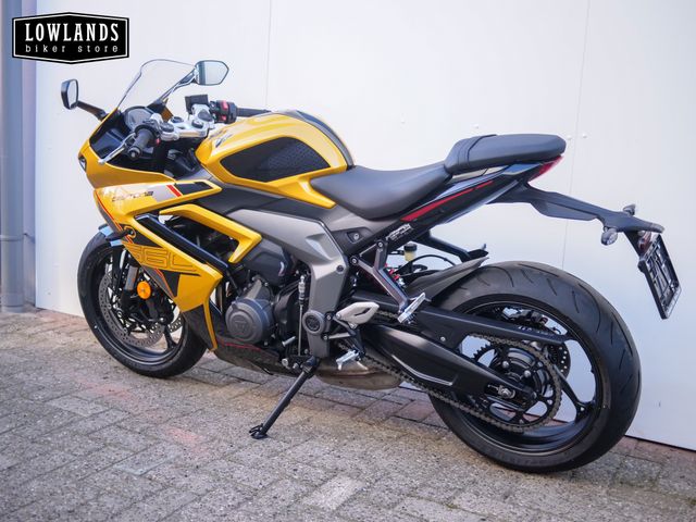 triumph - daytona-660