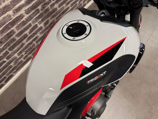 triumph - trident-800