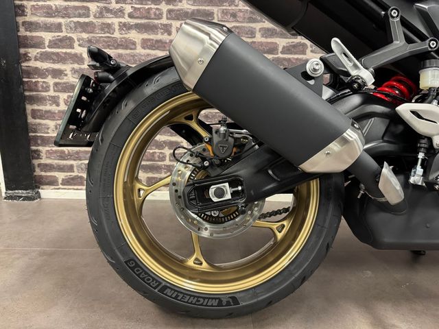triumph - trident-800
