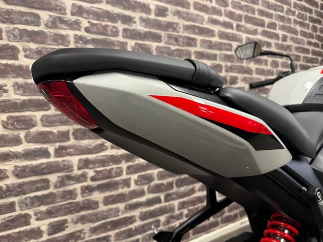 triumph - trident-800