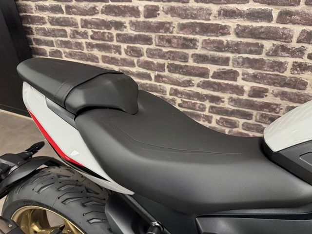 triumph - trident-800