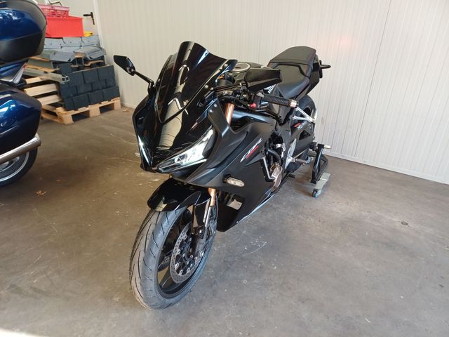 honda - cbr-650-r