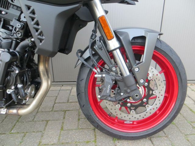 suzuki - gsx-8s