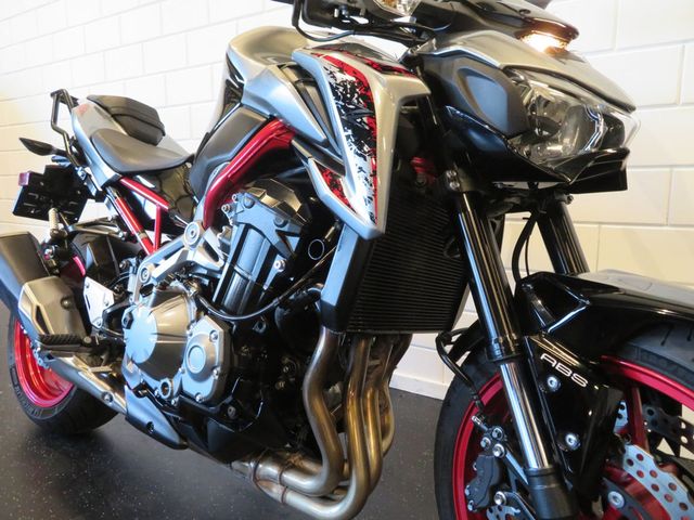 kawasaki - z900