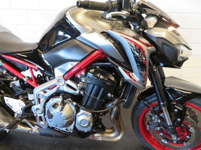 kawasaki - z900