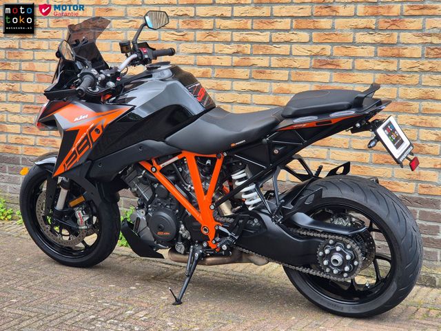 ktm - 1290-super-duke-gt