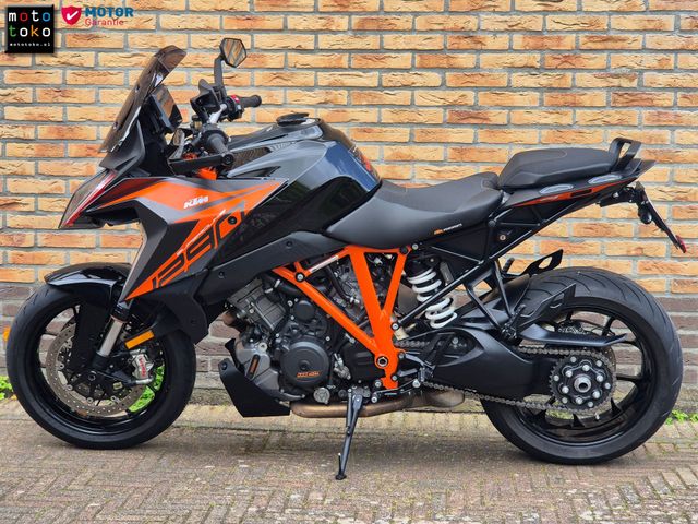 ktm - 1290-super-duke-gt