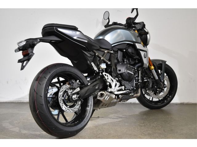 suzuki - gsx-8t