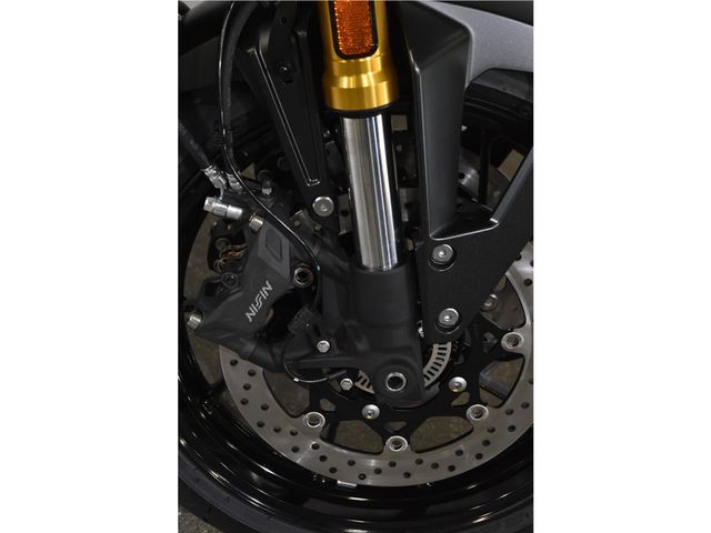 suzuki - gsx-8t