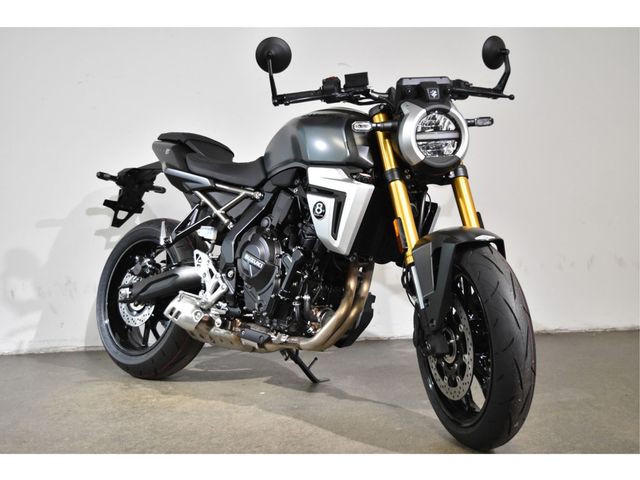 suzuki - gsx-8t