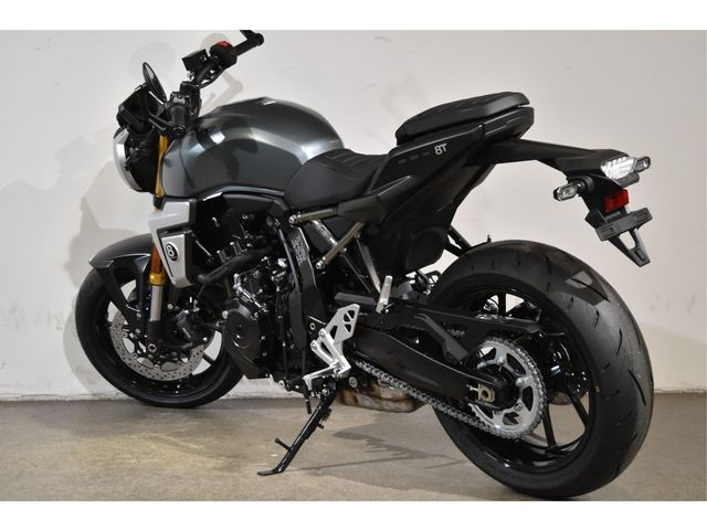 suzuki - gsx-8t