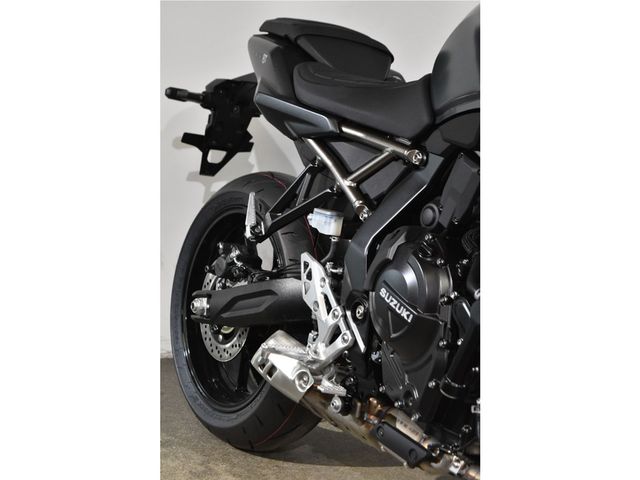suzuki - gsx-8t