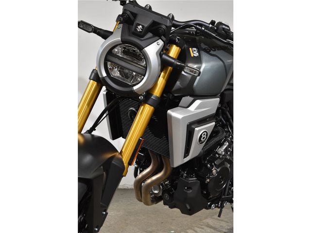 suzuki - gsx-8t