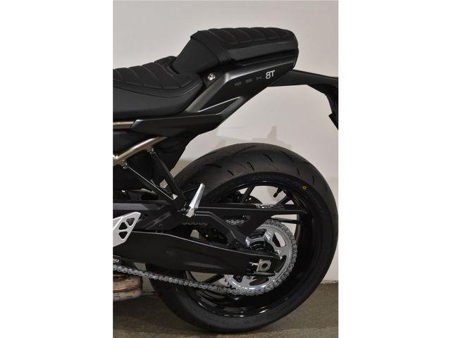 suzuki - gsx-8t