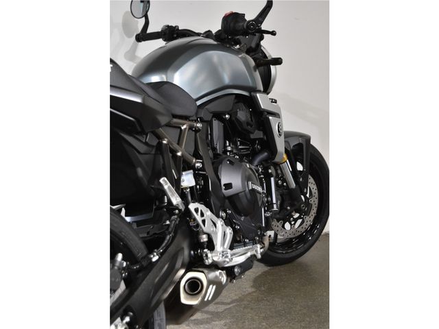 suzuki - gsx-8t