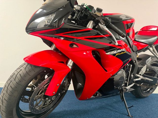 honda - cbr-1000-rr-fireblade