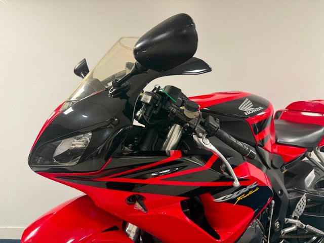 honda - cbr-1000-rr-fireblade