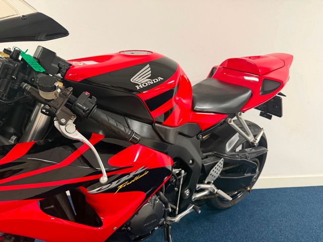 honda - cbr-1000-rr-fireblade