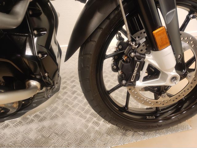 bmw - r-1250-gs-triple-black