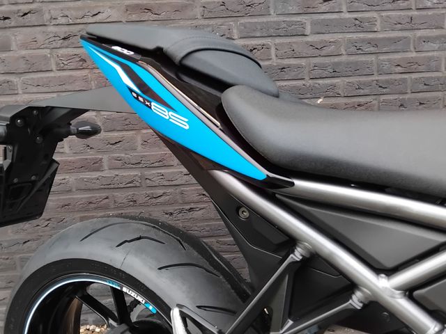 suzuki - gsx-8s