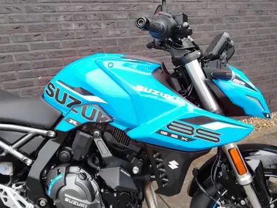 SUZUKI GSX-8S – foto 3