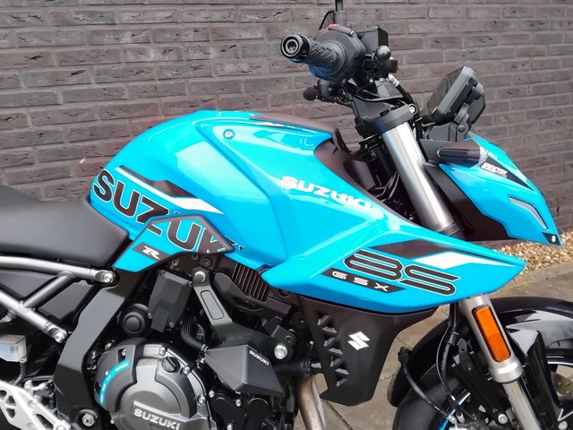 suzuki - gsx-8s