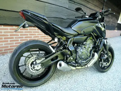 YAMAHA MT 07 – foto 4