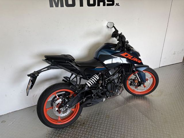 ktm - 125-duke
